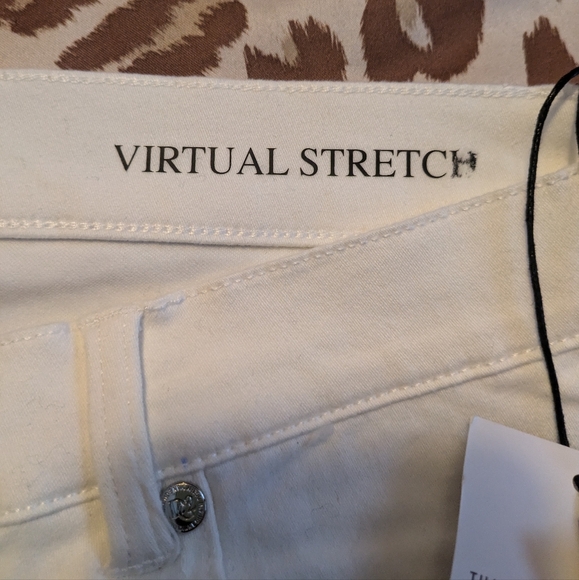 DG2 by Diane Gilman virtual stretch straight leg white denim jeans size 16P - Picture 5 of 7